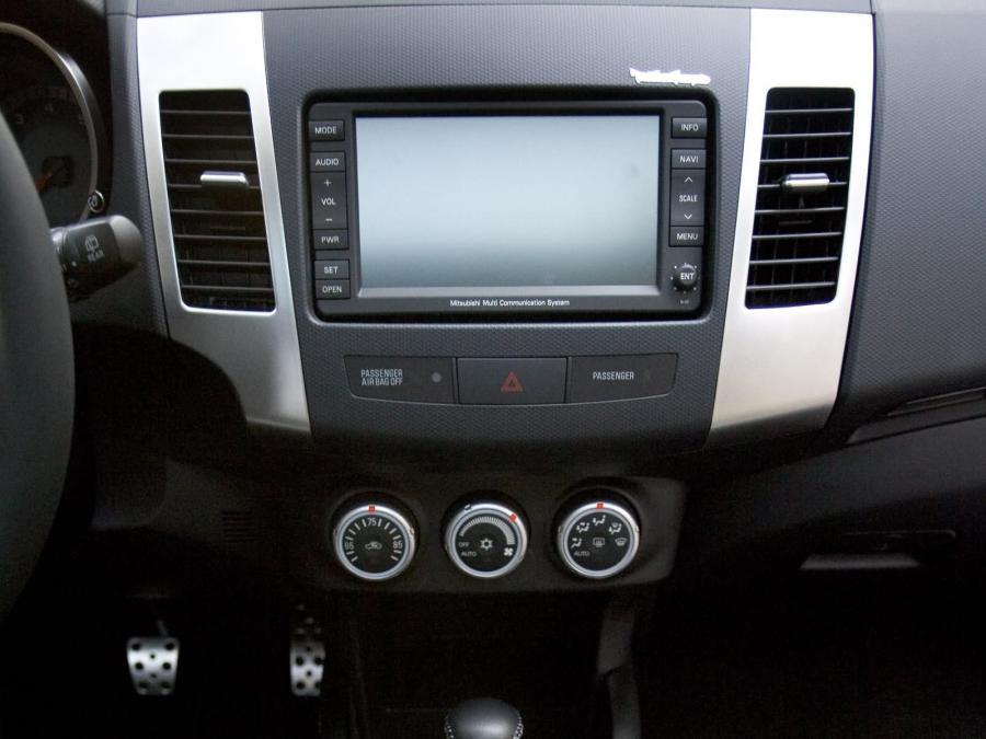  Mitsubishi Outlander Evolander Concept 2006 года  (фото 10 из 27)